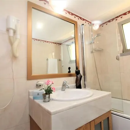 White House T1 Apartment *